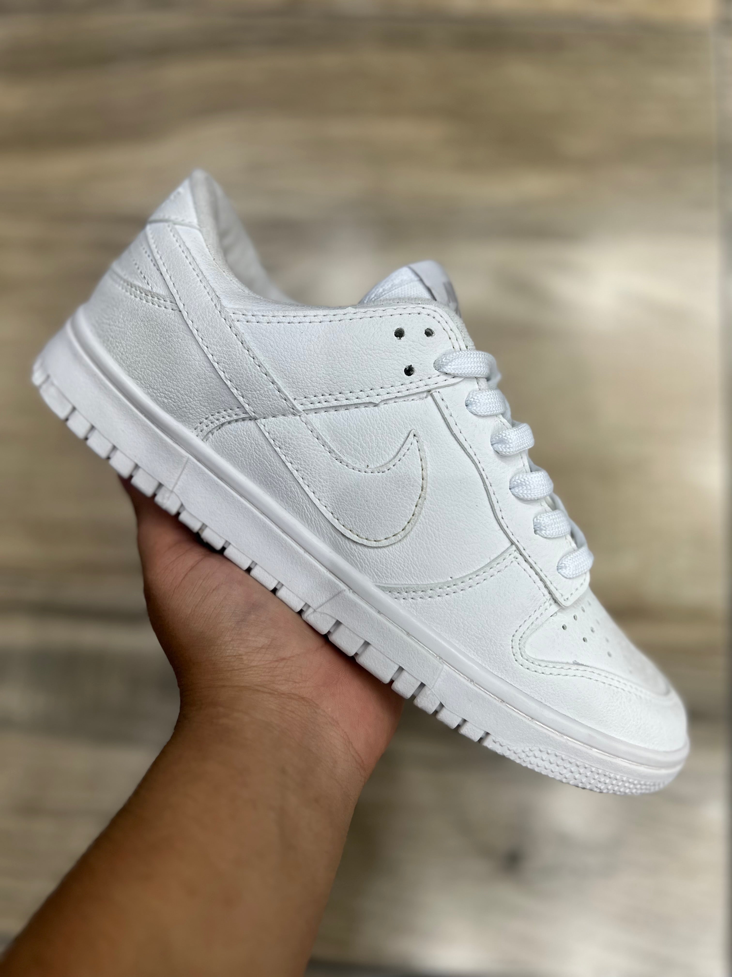 Dunk Low 'Triple White'