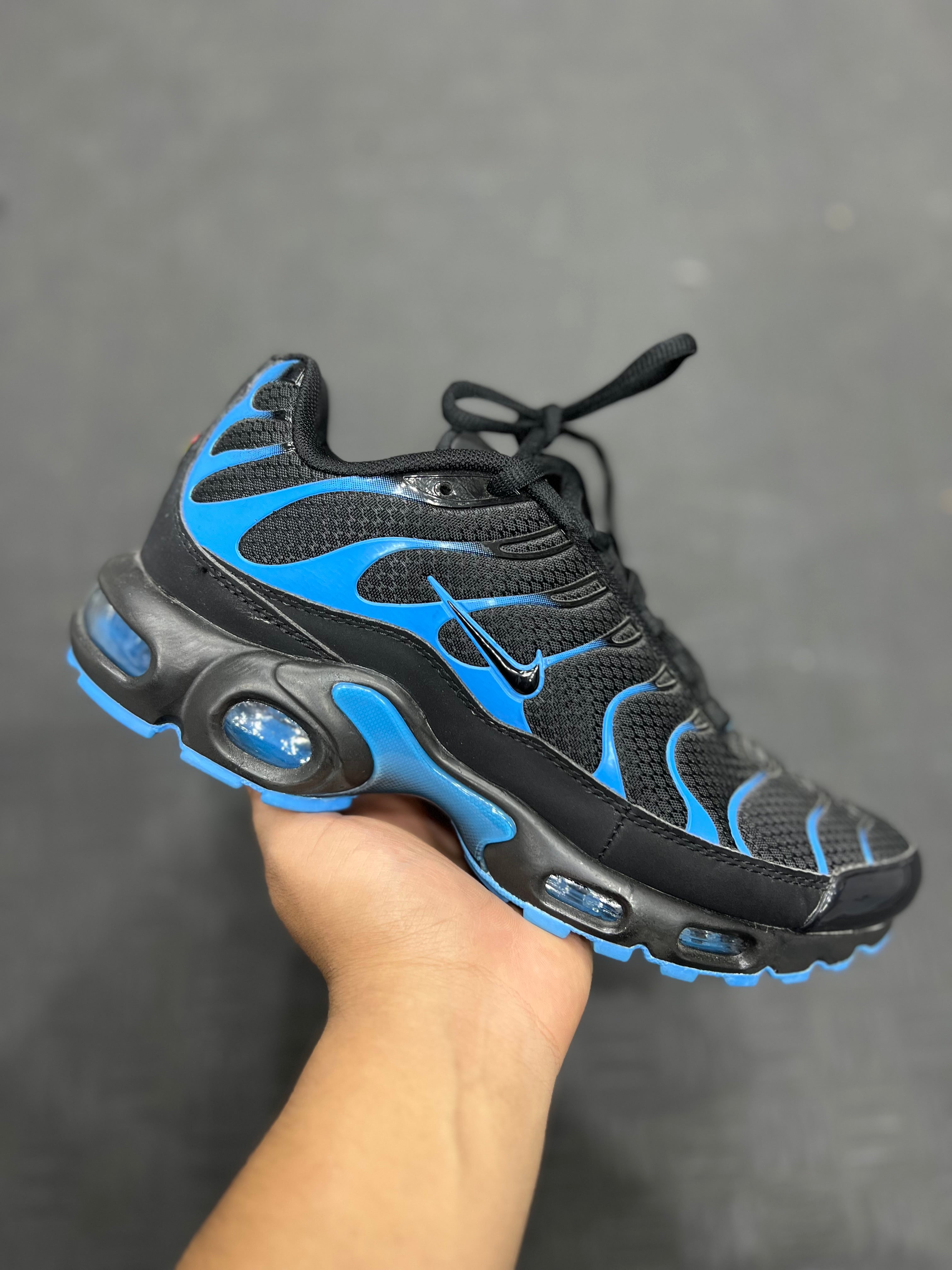 Air Max Plus - black blue