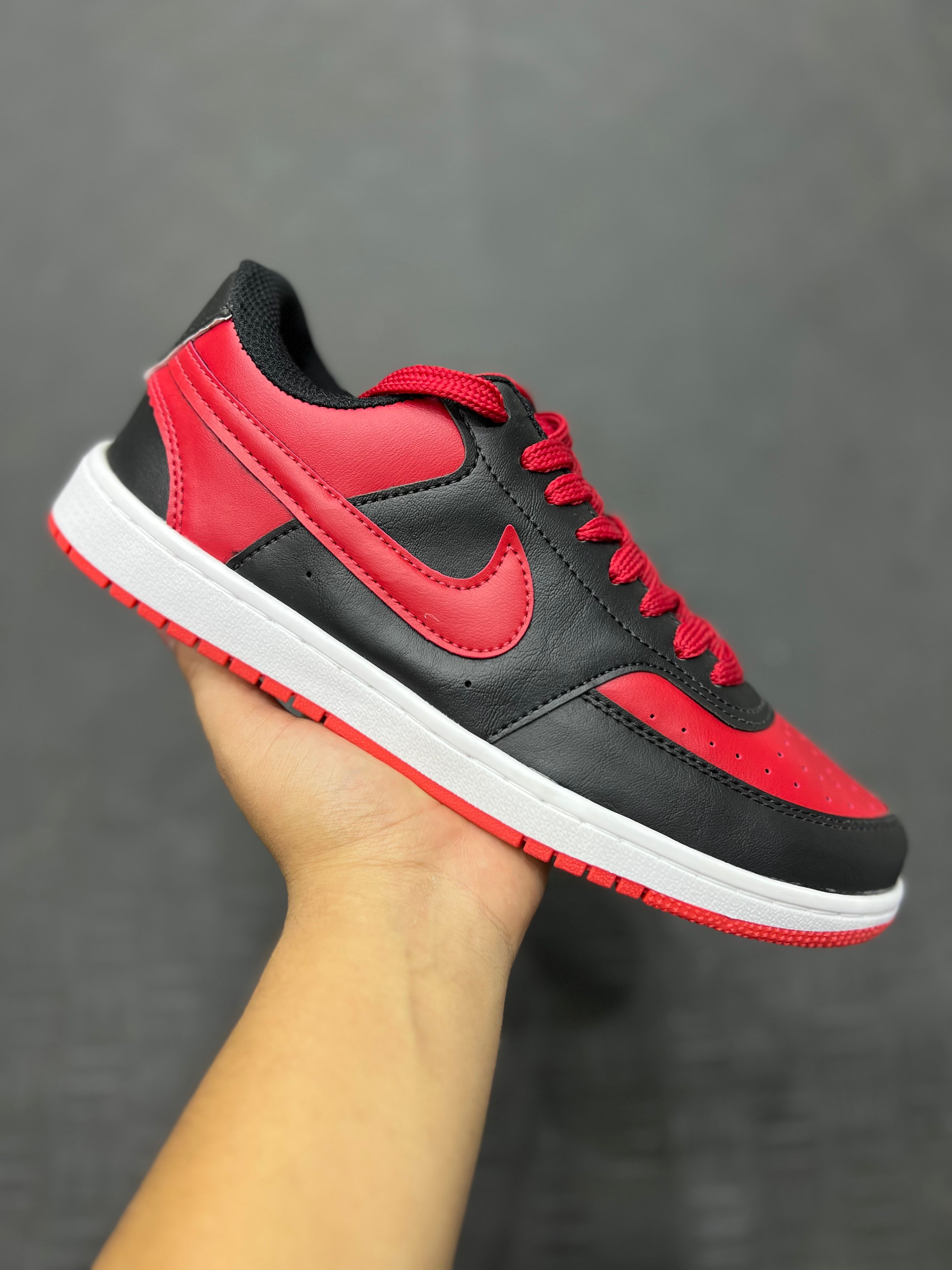 Nike cort - black red