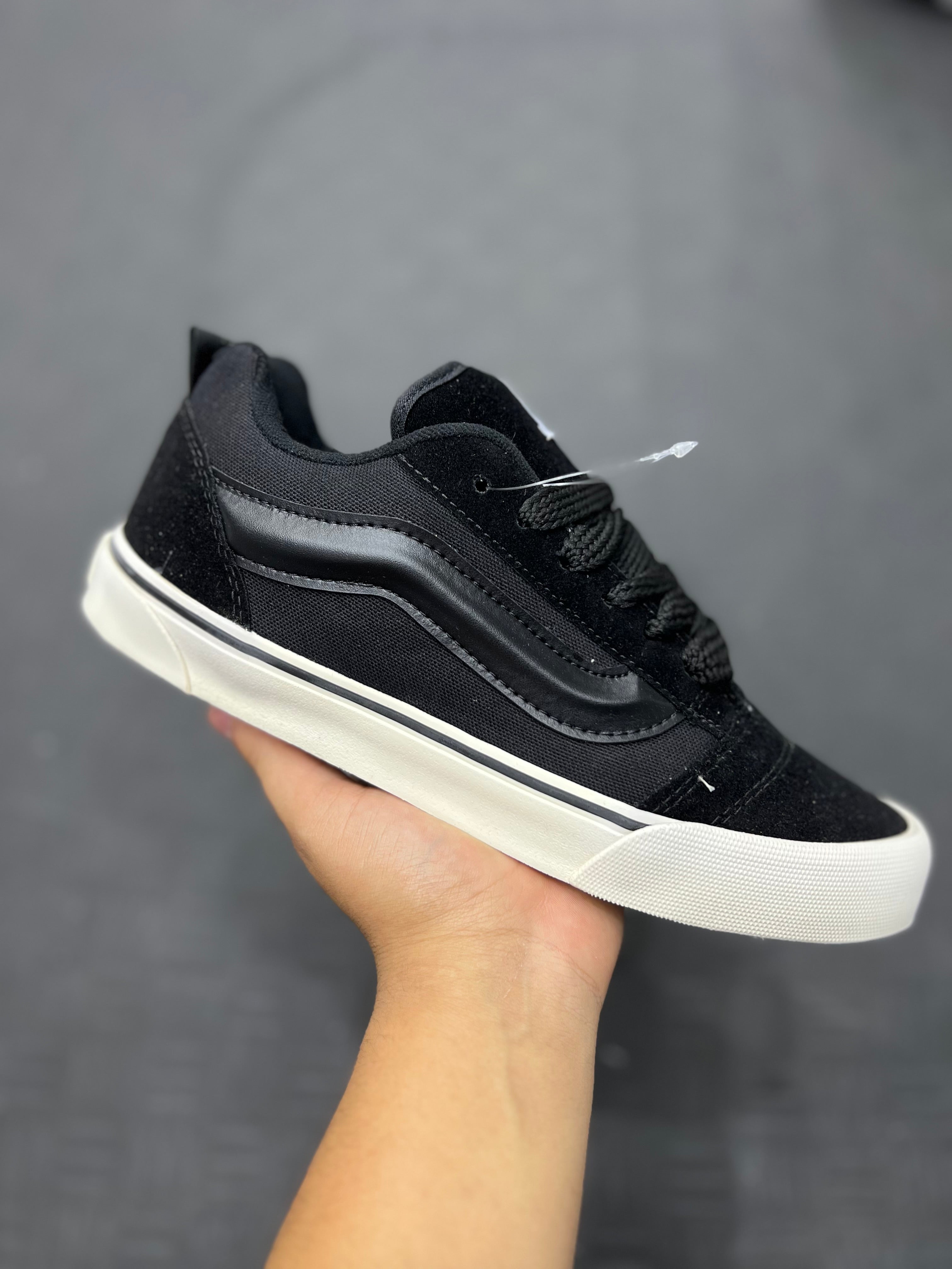 OLD SKOOL KNU - BLACK