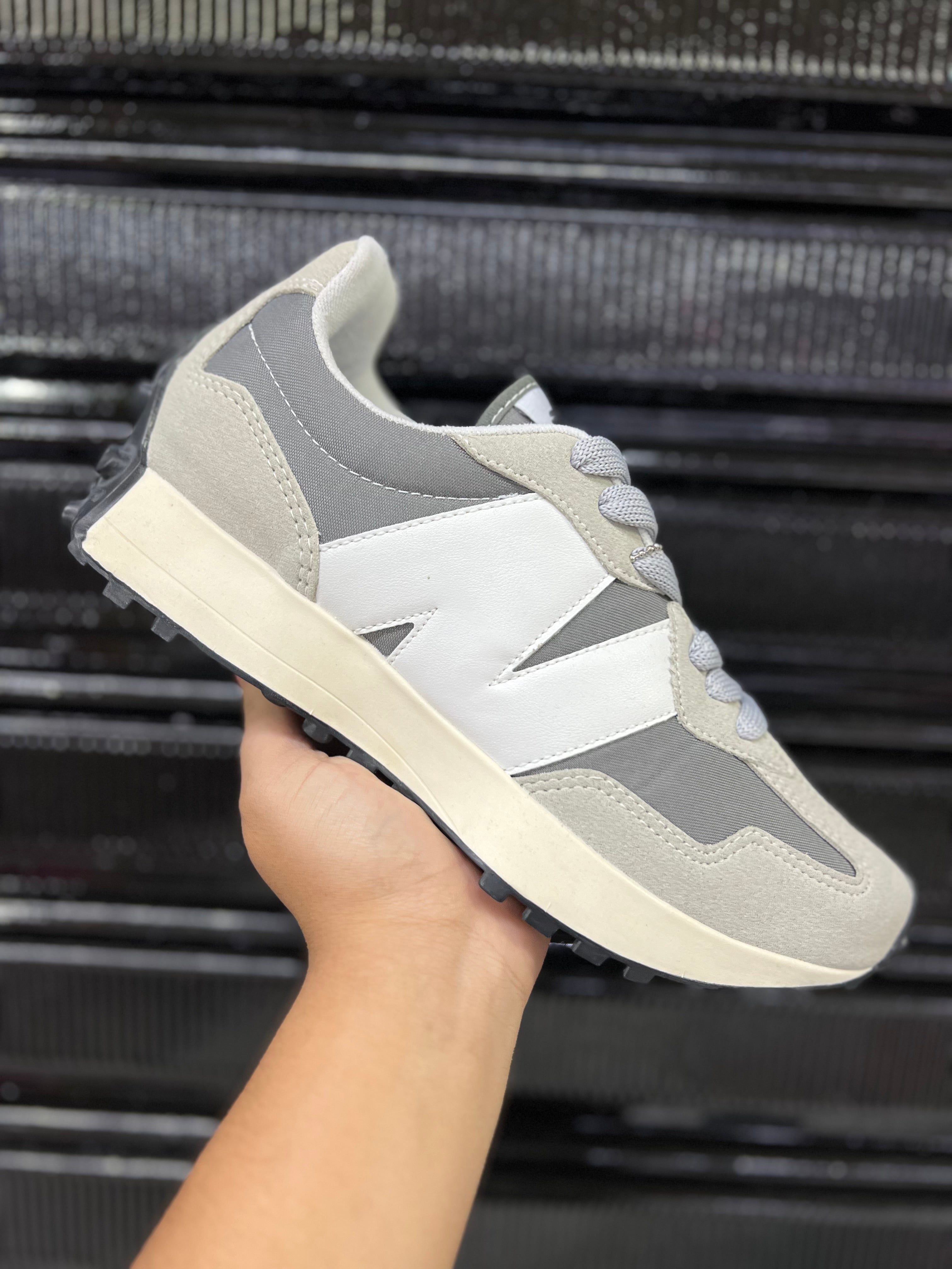 NEW balance - 327 V1